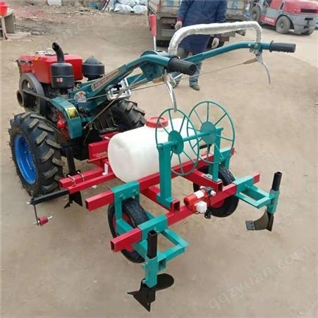 微耕机带的滴灌地膜机 1.2米宽烤烟盖膜机 汽油动力农用铺膜机