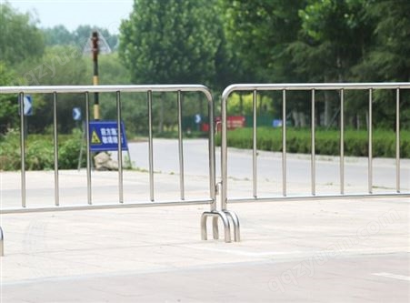 贵阳不锈钢铁马护栏地铁学校安全隔离栏可移动黄黑工程施工围栏